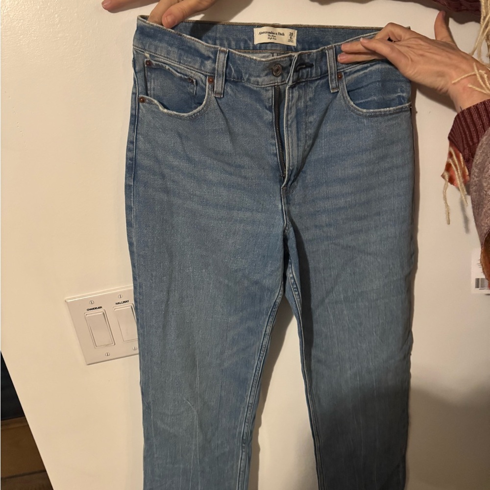 Abercrombie high rise mom jeans size 6